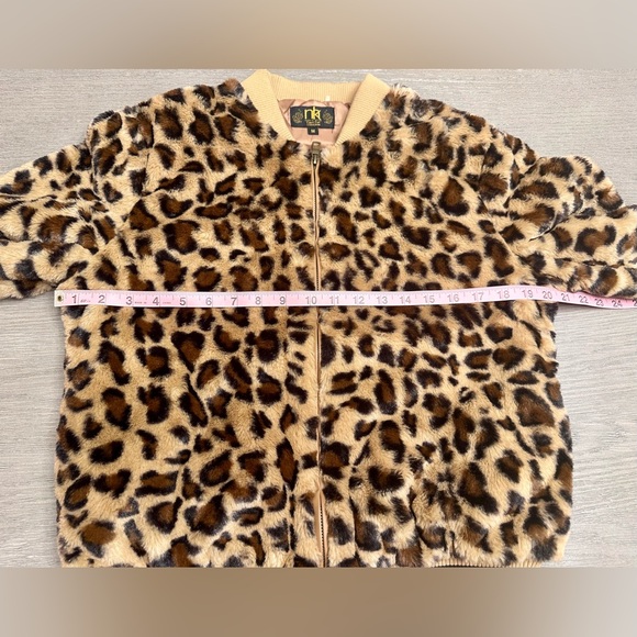 Leopard Bomber Jacket by Metric Knits - Size Medium - Picture 5 of 8